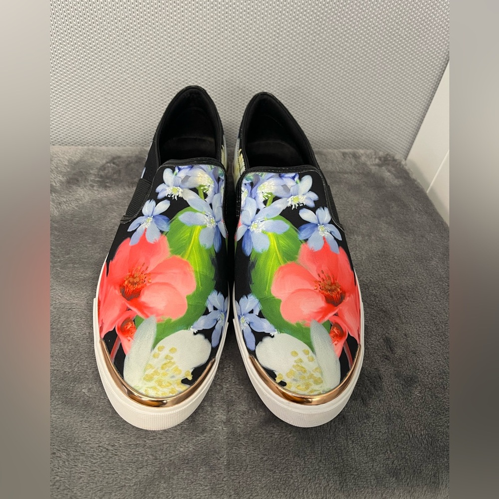 Ted Baker London Laulei floral slip-on sneakers w/ gold accents. Pink, blue. 9 - Picture 4 of 11